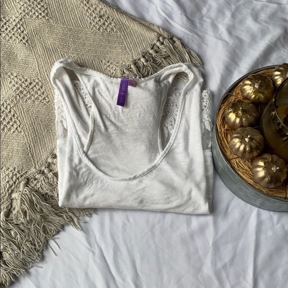 2/$20 LF Crop Tank - Picture 2 of 10